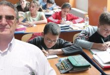 Analfabeţi cu diplomă: citesc dar nu înţeleg. Un profesor american îi caută la Iaşi pe cei care au diplome fără să ştie carte
