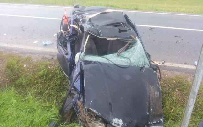 FOTO Un tânăr din Huşi, care posta pe Facebook  fotografii cu indicatorul de viteză înregistrând peste 200 km/oră, a decedat astăzi într-un accident