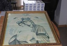 FOTO. Contabandiști religioși: 2.400 de ţigări, ascunse într-o icoană, descoperite de vameșii gălățeni