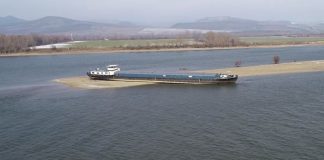 O navă românească Jess a eșuat pe Dunăre