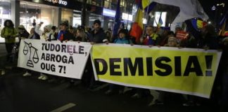 romani au iesit din nou in strada