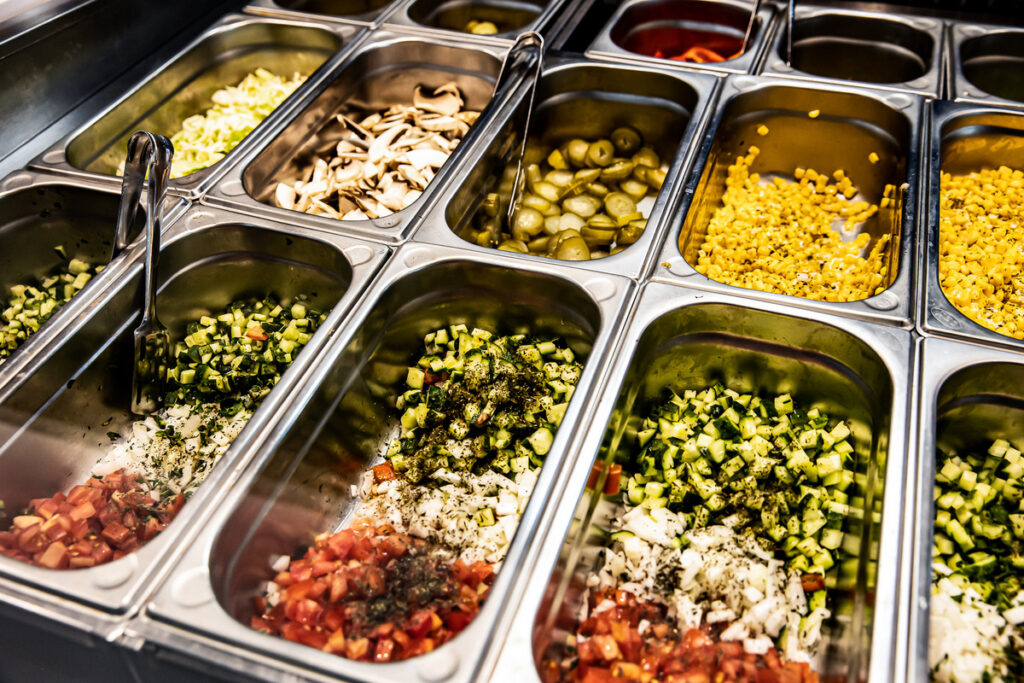 Hummus Bar a adus gustul oriental în foodcourt Palas 7est.ro Stiri