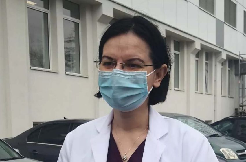 Ciucă s-a întâlnit cu doctorița care coordonează compartimentul de chirurgie plastică de la Spitalul de Copii din Iași, unde medicii au salvat mâinile amputate ale unei adolescente/ Premierul a promis implicare personală pentru finanțarea spitalului – 7est.ro