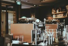 Cum să îmbunătățești experiența clientelor într-un salon de înfrumusețare