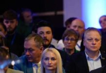 Inflație de doftori la parliament. E și doftora de cap a lui Costelo cu ei.