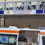 Un bărbat a ajuns la spital cu arsuri după ce locuința sa a fost cuprinsă de flăcări. Acesta susține că focul a fost pus de soție
