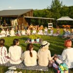 Conexiune si meditatie pe pajiste