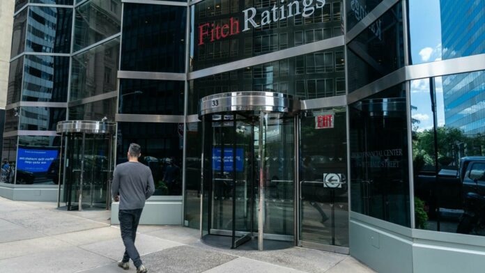 Fitch menţine ratingul suveran al României la "BBB minus", cu perspectivă negativă. Mesajul ministrului Finanțelor Fitch menţine ratingul suveran al României la "BBB minus", cu perspectivă negativă. Mesajul ministrului Finanțelor