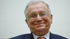 Ion Iliescu zâmbind