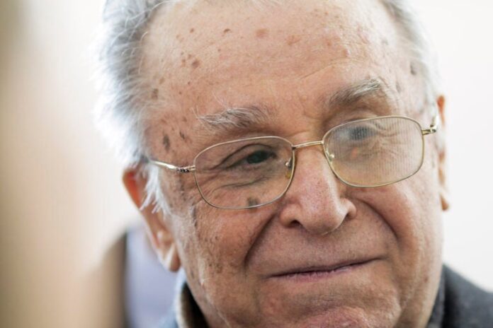 Fostul presedinte Ion Iliescu a murit