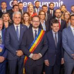 Nicușor Dan, stingher și înghesuit în grupul USR participant la Cities Summit Timișoara