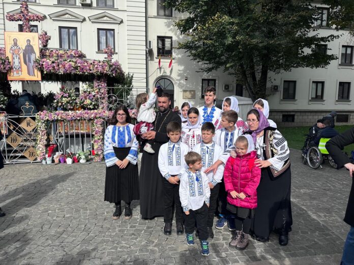Liviu Popescu, Preot slujitor Parohia Voinești împreună cu familia sa