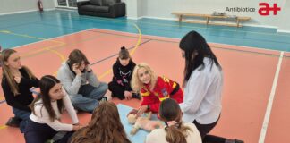 Antibiotice oferă cursuri de prim ajutor studenților ieșeni, în preajma Zilei Europene a Resuscitării
