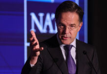 Șeful NATO își îndeamnă aliații, de la București, să se pregătească pentru o „confruntare pe termen lung” cu Rusia