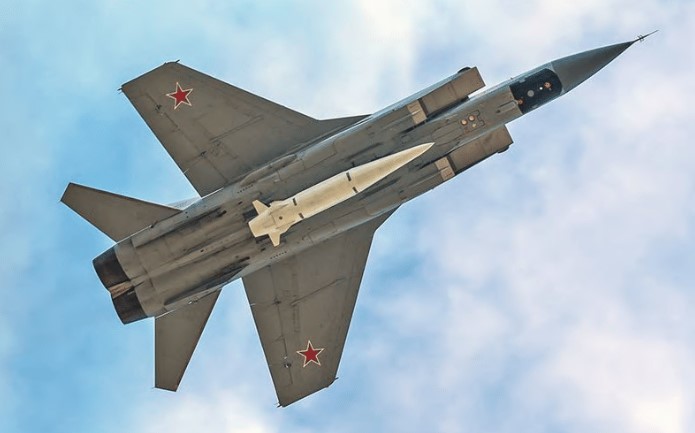 Racheta Kinzhal montată pe un avion MIG - 31