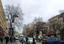 Un bărbat pe trotinetă a lovit o mașină pe Bvd. Ștefan cel Mare