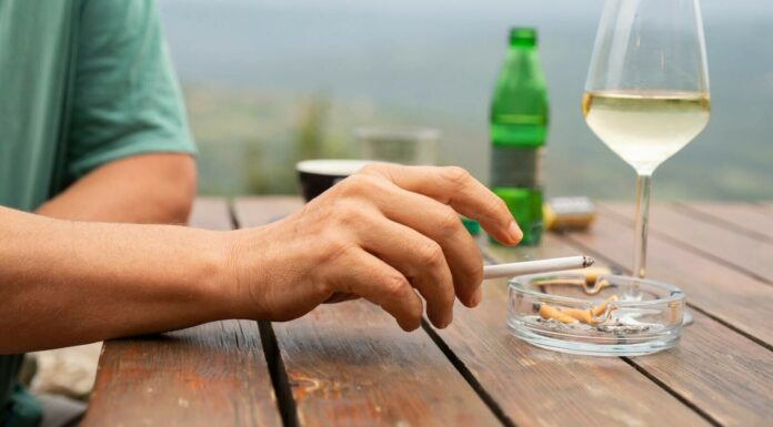 Alcoolul, țigările și carburanții se scumpesc de la 1 ianuarie 2026. Cu cât cresc prețurile