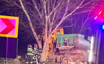 VIDEO Accident rutier grav la Războieni: o persoană decedată și alta încarcerată după impactul dintre un camion și o autoutilitară
