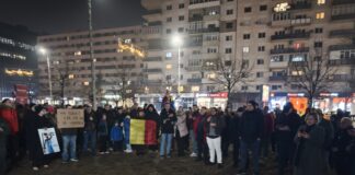 VIDEO Peste 250 de persoane protestează la Iași în faţa Tribunalului pentru independenţa Justiţiei