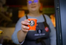 Cafeaua 5 to go intră în benzinării în urma unui parteneriat încheiat cu o rețea națională