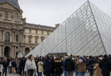 La Luvru, ghinioanele nu se mai opresc: sute de documente rare de egiptologie, deteriorate după o scurgere de apă