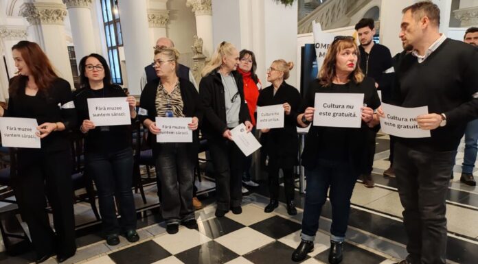 VIDEO Buget insuficient pentru muzee. Protest la Palatul Culturii din Iași