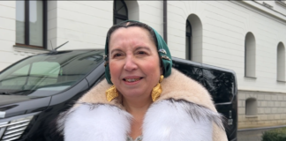 VIDEO Romii din comuna Ciurea au venit la Mitropolie pentru a lua Aghiasmă de Bobotează