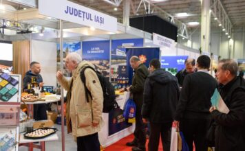 Târgul de Turism de la București. Cum a transformat Consiliul Județean Iași promovarea turismului într-o paradă cu pâine și vin