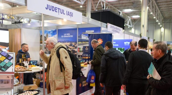 Târgul de Turism de la București. Cum a transformat Consiliul Județean Iași promovarea turismului într-o paradă cu pâine și vin