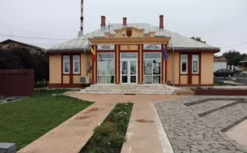 Primăria dintr-o comună ieșeană, în pericol să fie scoasă la vânzare pentru recuperarea unui prejudiciu de 1,2 milioane de euro