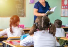 Limba română ar putea deveni materie de examen pentru copiii românilor din Marea Britanie