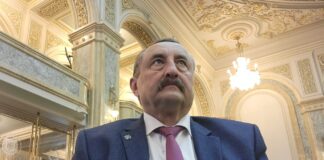 Rectorul și senatorul PSD Dan Cașcaval, în centrul unei controverse după informațiile privind înscrierea a 220 de studenți în partid. ANOSR cere depolitizarea universităților