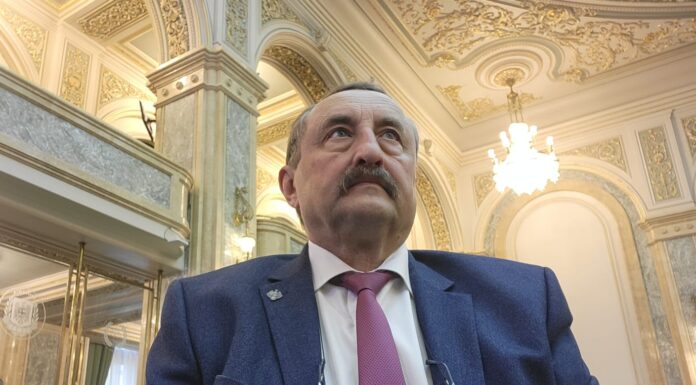 Rectorul și senatorul PSD Dan Cașcaval, în centrul unei controverse după informațiile privind înscrierea a 220 de studenți în partid. ANOSR cere depolitizarea universităților