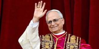 Prima Vigilia Pascală oficiată de Papa Leon al XIV-lea la Basilica San Pietro: apel la pace în fața a mii de credincioși