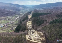 VIDEO Imagini extrem de spectaculoase: ”Crește” cea mai complexă autostradă din România, fix în inima Carpaților