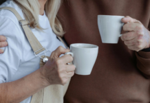 Băutura virală care cucerește rețelele sociale, dar stârnește controverse: de ce medicii nu o recomandă zilnic