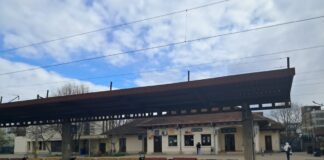 EXCLUSIV! Gara Nicolina, acaparată ilegal de ultimul șef de stație. Locuință de serviciu și micro-fermă gratis pentru un pensionar CFR