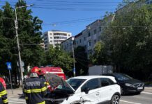 Accident între un autoturism și un tramvai în stația Pădurii. Trafic blocat