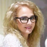 Gabriela Pădurariu se prezintă de peste 20 de ani ca fiind avocat și specialist juridic dar nu figurează în Tabloul avocaţilor din România și nici în listele Baroului Iași. Numele său apare în publicații juridice de specialitate încă din anii 2010–2012 ca avocat