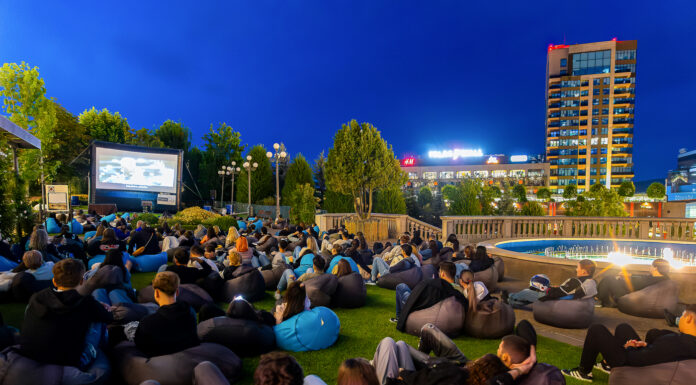 Weekend cu experiențe pentru întreaga familie, la Palas: cinema în aer liber, spectacol de teatru și festival de muzică