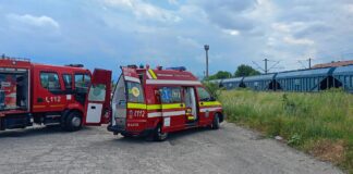 VIDEO Băiat de 12 ani electrocutat pe un vagon de tren în Gara Târgu-Neamț. Minorul va fi transportat cu elicopterul SMURD la București
