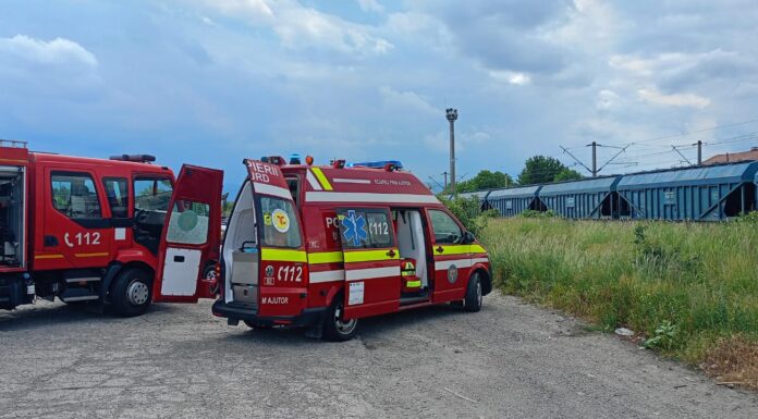 VIDEO Băiat de 12 ani electrocutat pe un vagon de tren în Gara Târgu-Neamț. Minorul va fi transportat cu elicopterul SMURD la București