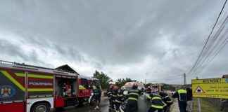 Accident grav la Țigănași: o persoană încarcerată după impactul cu un cap de pod