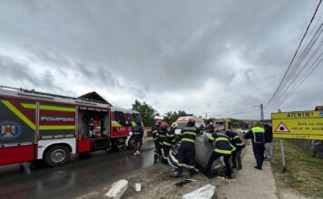 Accident grav la Țigănași: o persoană încarcerată după impactul cu un cap de pod