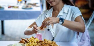 Ce se întâmplă în bucătăria Restaurantului DRAG din Iași? O sesizare cere controale privind hrana livrată către copii: „Distribuția alimentelor către unitățile de învățământ se realizează cu autoutilitare tip minivan necorespunzătoare”