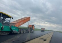 Începe asfaltarea punctului de legătură dintre A7 și A8, de la Pașcani