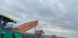 Începe asfaltarea punctului de legătură dintre A7 și A8, de la Pașcani