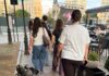 Vasile Puscașu (AUR), șeful Comisiei de Urbanism face ce-l taie capul pe domeniul public. La fiecare meci, scaunele ajung pe trotuar, iar pietonii abia mai au loc să treacă