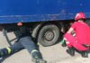 Momente de groază la Moșna! O mamă cu un copil în brațe, prinsă sub o autoutilitară după un impact violent