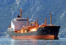 VIDEO Misiune de salvare în Marea Neagră după un incendiu produs la un petrolier aflat în apropiere de Sf. Gheorghe